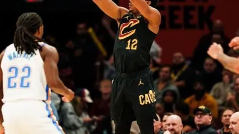 拜仁戴维斯加时绝杀，挺进欧冠16强